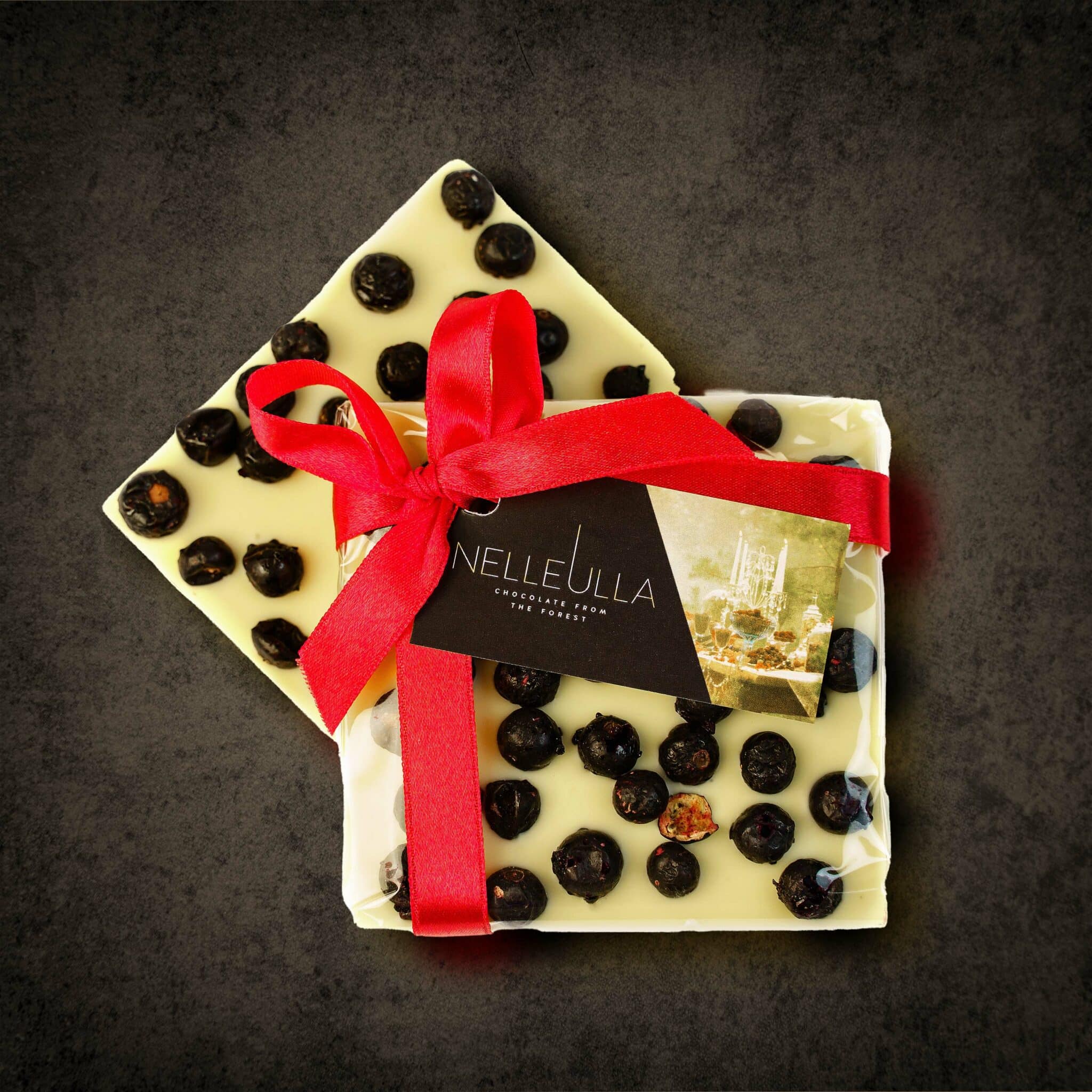 Small Berry Love Weisse Schokolade mit schwarzen Johannisbeeren